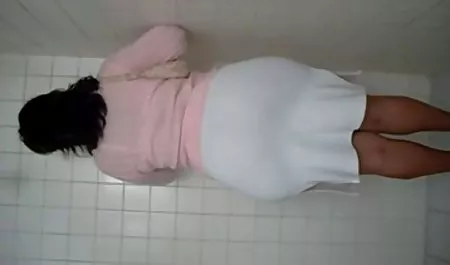 华丽的女孩朵拉和Lousie有乐趣和女同性恋