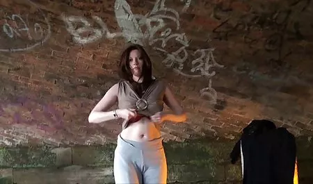 白金发碧眼的妻子需要黑色怪物