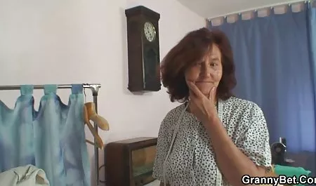 热肚皮舞满足了她的主人非常热情的命令