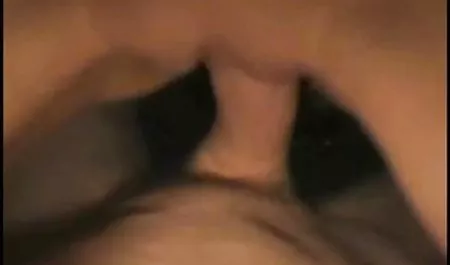 乌木获得室外完全穿衣的性