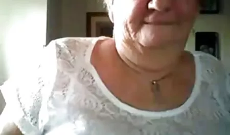 Busty Latina's Pussy被Black Dick捣蛋